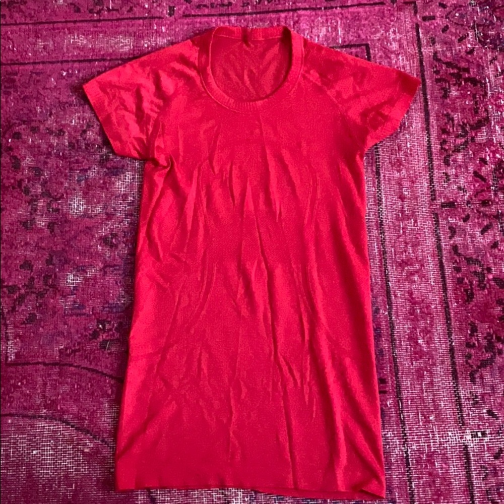 Lululemon workout shirt